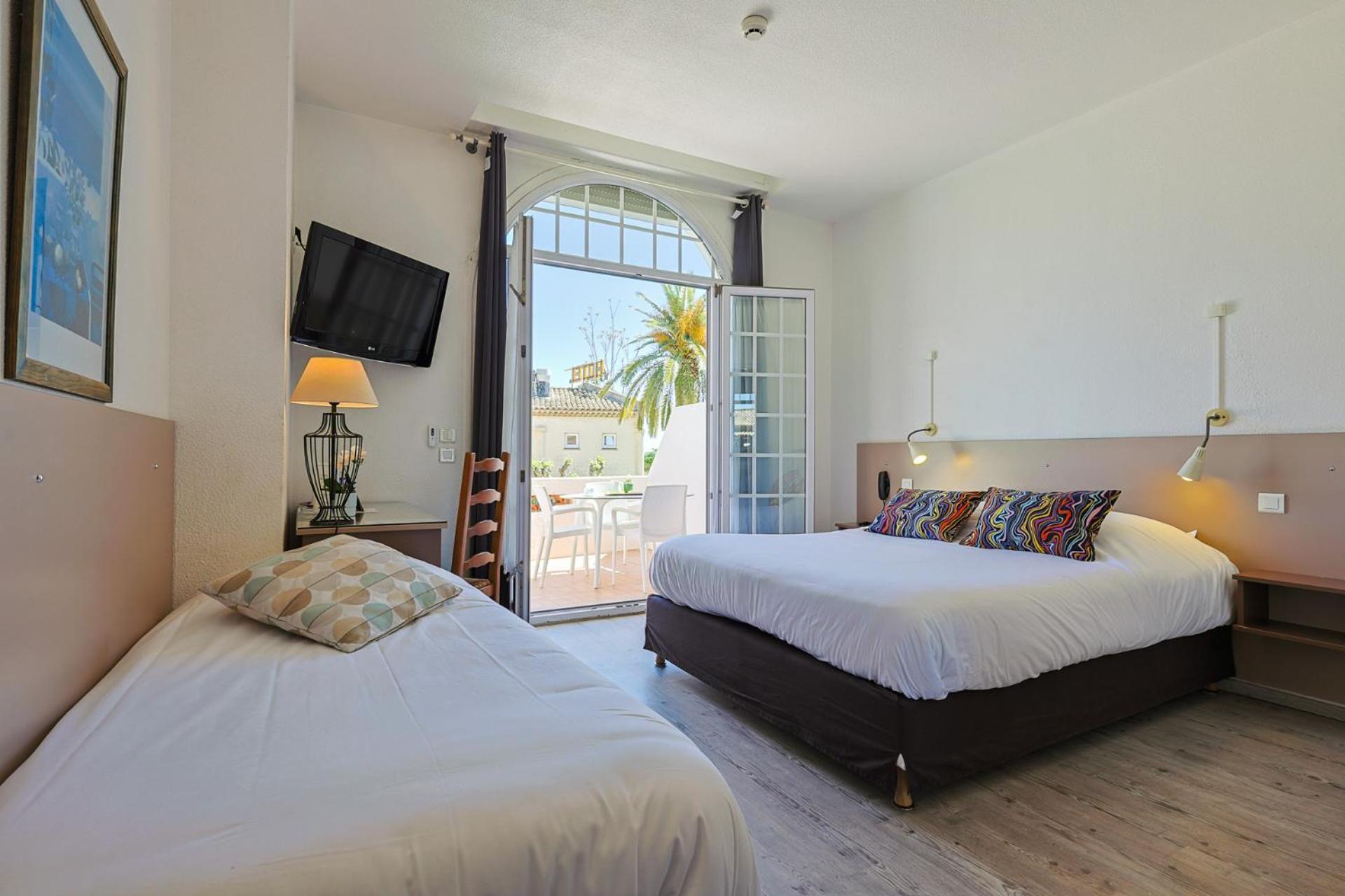 Logis Hotel L'Esterella Saint-Raphaël Extérieur photo